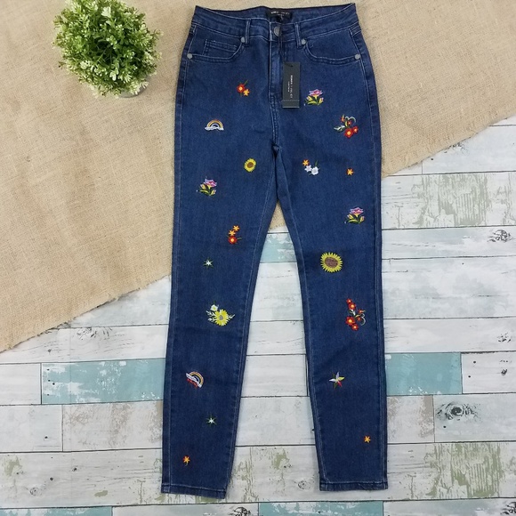 Romeo & Juliet Couture Embroidered Slim Ankle Jean - Picture 2 of 8